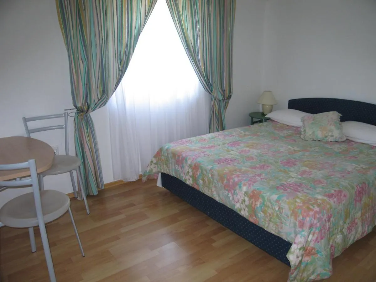 Apartman F1 Apartment Pula 0*,