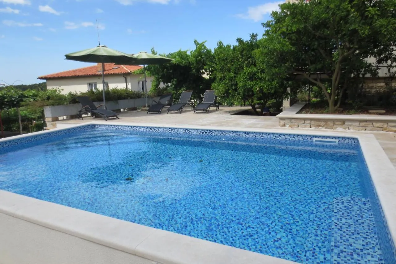 Apartman F1 Apartment Pula