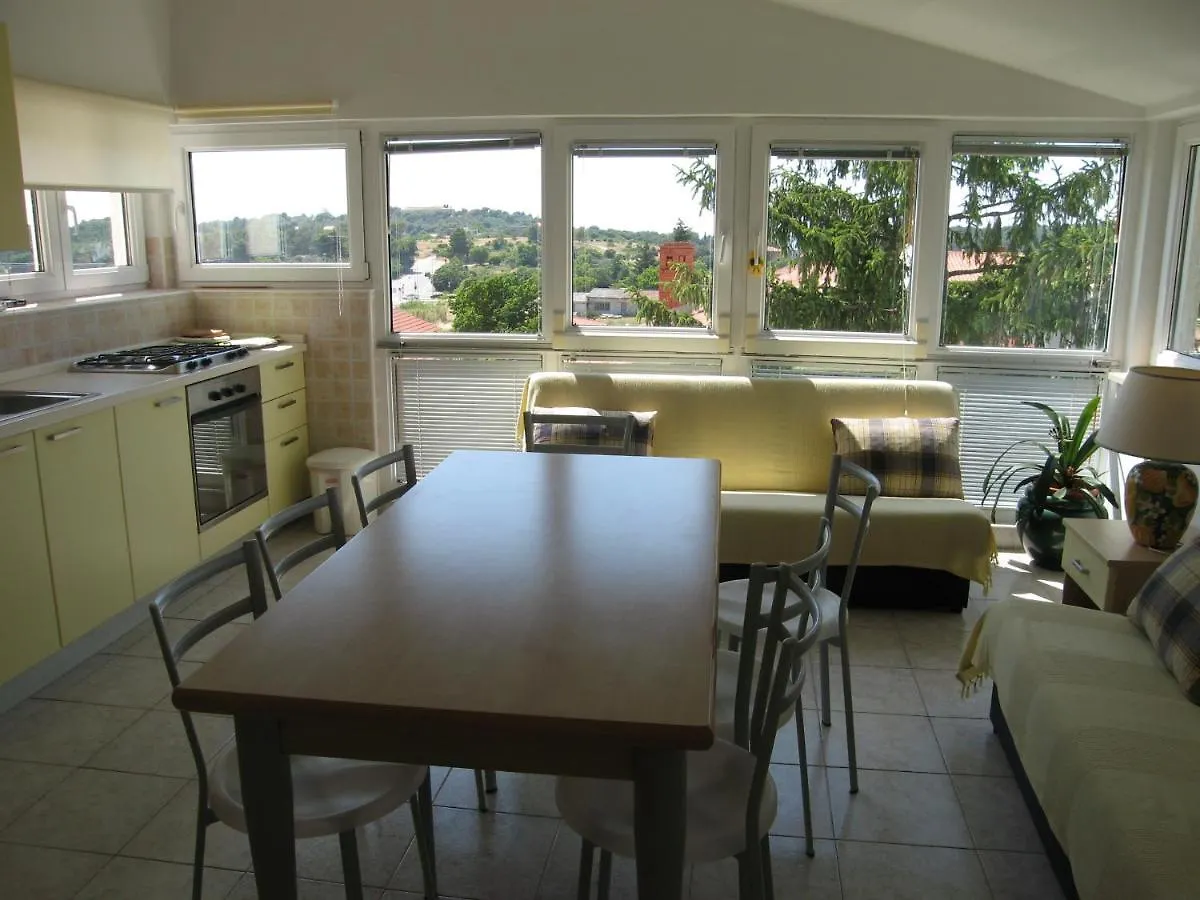 Apartman F1 Apartment Pula