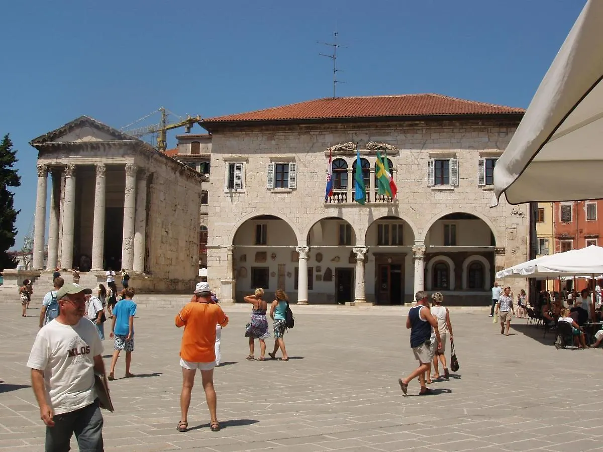 Apartman F1 Apartment Pula
